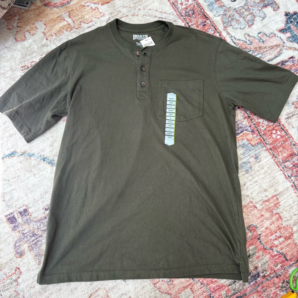 Duluth Trading Co. Longtail T Relaxed Fit Pocket Henley Green Men’s Medium NWT‎
